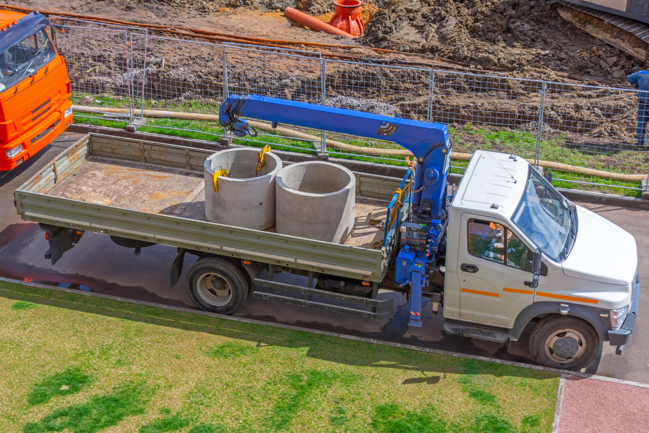Transport HDS - samochód z dźwigiem hydraulicznym